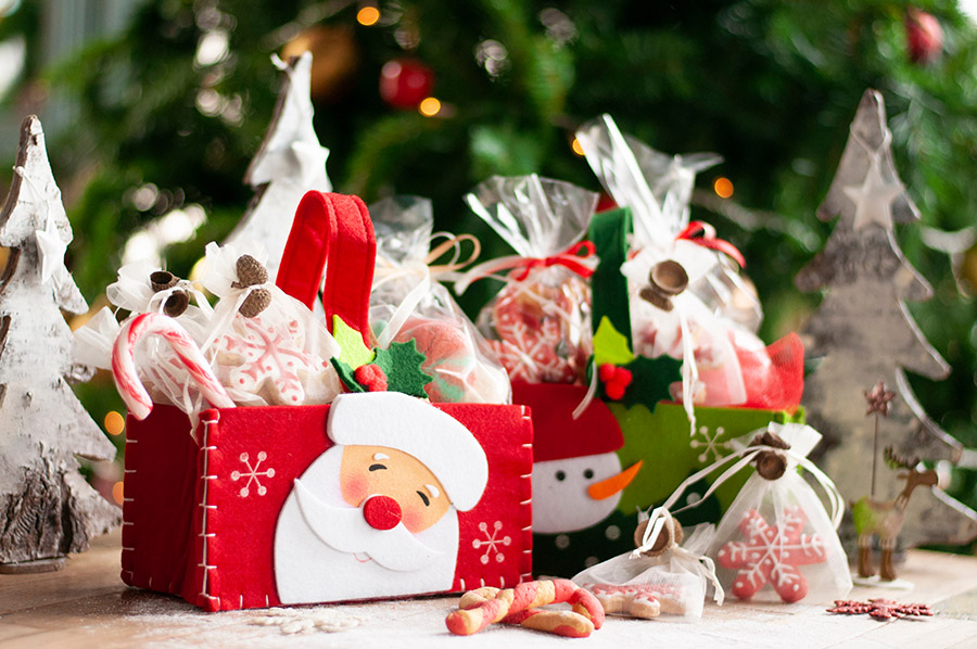 How to Create a Cincinnati-Themed Christmas Hamper